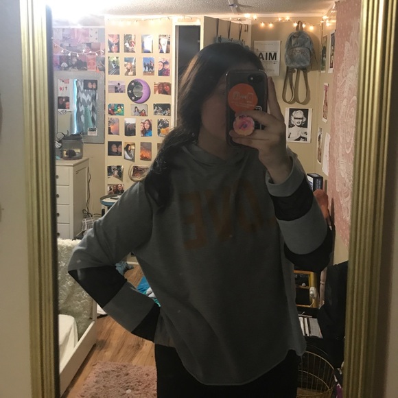 Crop top - Picture 2 of 3